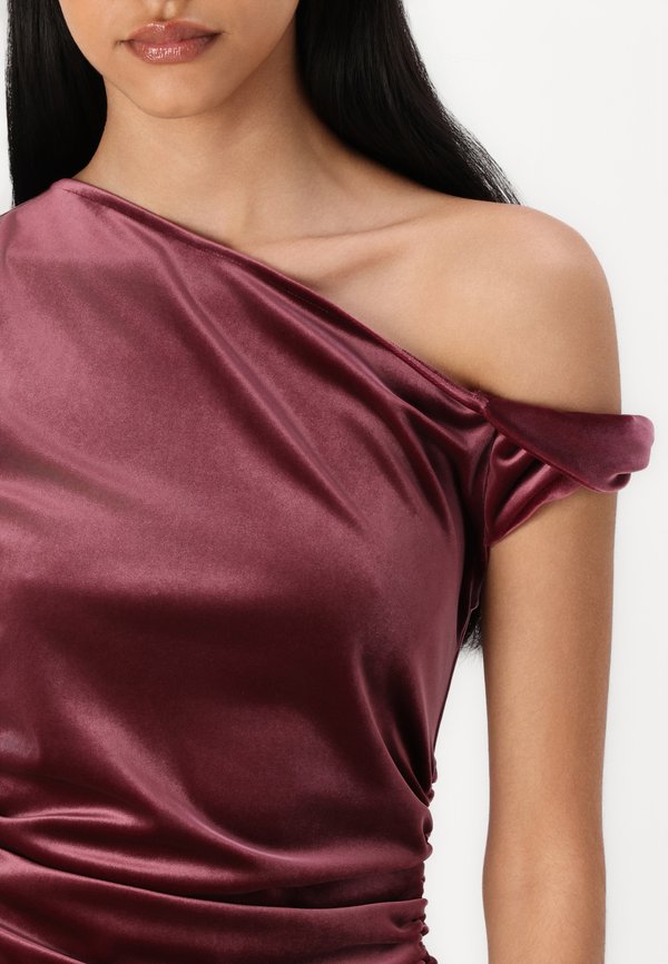 Off-The-Shoulder Velvet Mini Dress - Cocktail dress / Party dress3