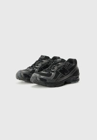 New Balance 740 - Tenisice - black cement