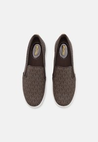 MICHAEL Michael Kors KEATON - Įmautiniai batai - brown