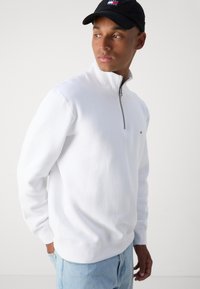 Tommy Hilfiger ESSENTIAL ZIP UNISEX - Sweater - white