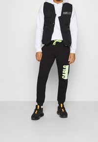 PARELLEX Weste - black