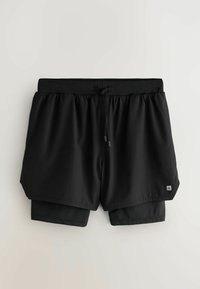 Sorte atletikshorts med snøre i taljen, lagdelt design og et lille logo på den nederste side, lavet af letvægtsstof.