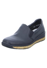 Navyfarbene Leder-Schlupfschuhe mit elastischen Seitenpaneelen und einer korktexturierten Mittelsohle. Das Design umfasst eine abgerundete Zehenpartie und einen niedrigen Keilabsatz.