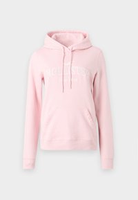 Světle růžová mikina s kapucí a bílým textem "Hollister California", s přední kapsou typu klokan, vystavená na jednoduchém světle šedém pozadí.