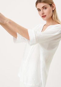 s.Oliver BLACK LABEL Overhemdblouse - cream