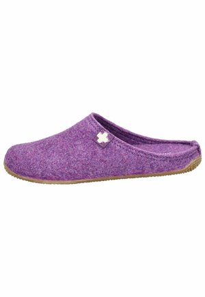 Paarse vilten slipper met een zachte textuur, open achterkant ontwerp en een kleine witte kruisaccent aan de zijkant; rubberen zool voor grip.