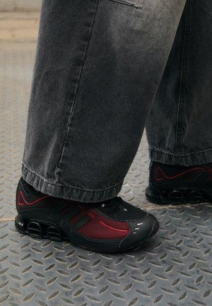 MEGARIDE UNISEX - Joggesko - better scarlet/core black/iron metallic