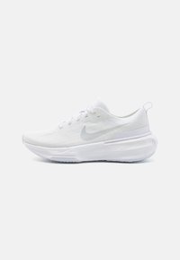 INVINCIBLE 3 - Chaussures de running sur route - white, silver-coloured