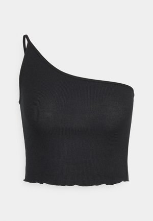 Top cropped preto canelado com uma alça única. A barra tem uma ligeira borda ondulada, destacando um design ajustado e uma textura suave.