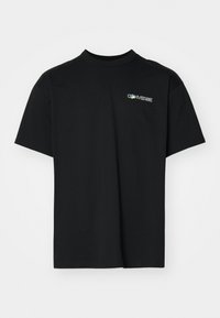 Svart kortermet bomull T-skjorte med rund hals og en fargerik "Converse" logo brodert på venstre bryst.