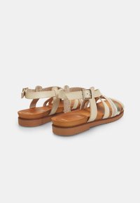 Bata Sandali - weiß