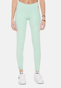 Non sélectionné, aqua