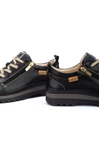 Pikolinos VIGO - Zapatillas - black