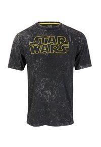 Černé tričko s krátkým rukávem vyrobené z bavlny s opotřebovanou strukturou. Na přední straně se nachází velké žluté logo "STAR WARS".