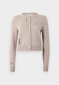Beige cropped cardigan met ronde hals, knopen aan de voorkant en kleine geborduurde maritieme motieven, waaronder een anker, een vuurtoren en bladeren.