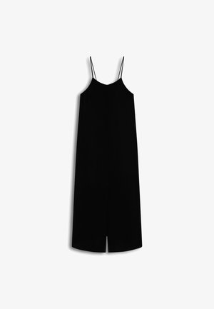 Vestido preto sem mangas com alças finas, apresentando um corte solto e uma fenda na frente. Feito de um material suave e leve com um acabamento mate.
