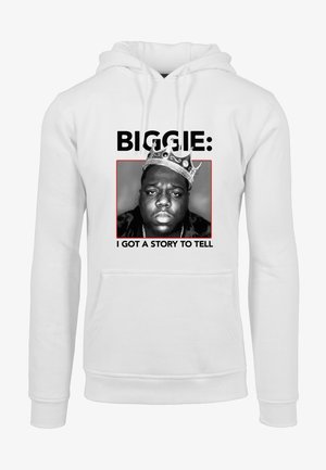 Biała bluza z kapturem z czarno-białym portretem, czerwoną ramką i napisem: "BIGGIE: MAM HISTORIĘ DO OPWIEDZENIA." Detal korony na portrecie.