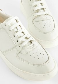 Next SIGNATURE  - Matalavartiset tennarit - white