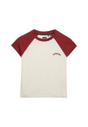 Korte mouw t-shirt met een crèmekleurig lichaam en bordeauxrode raglanmouwen. Kenmerkt zich door het Superdry-logo in bordeauxrode borduursel op de borst.