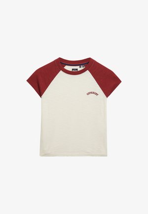 Korte mouw t-shirt met een crèmekleurig lichaam en bordeauxrode raglanmouwen. Kenmerkt zich door het Superdry-logo in bordeauxrode borduursel op de borst.