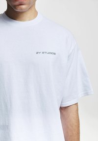 2Y Studios AMOR - Triko s potiskem - white