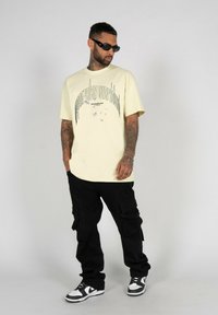 MJ Gonzales METAMORPHOSE - Camiseta estampada - softyellow