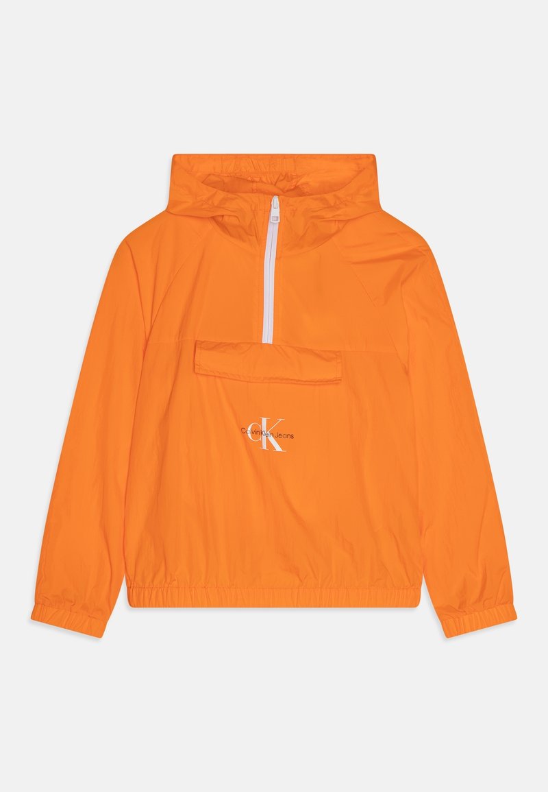 Pomarańczowa kurtka przeciwwiatrowa z kapturem, elastycznymi mankietami, przednią kieszenią na zamek i logo Calvin Klein w białym kolorze. Gładki, lekki materiał.