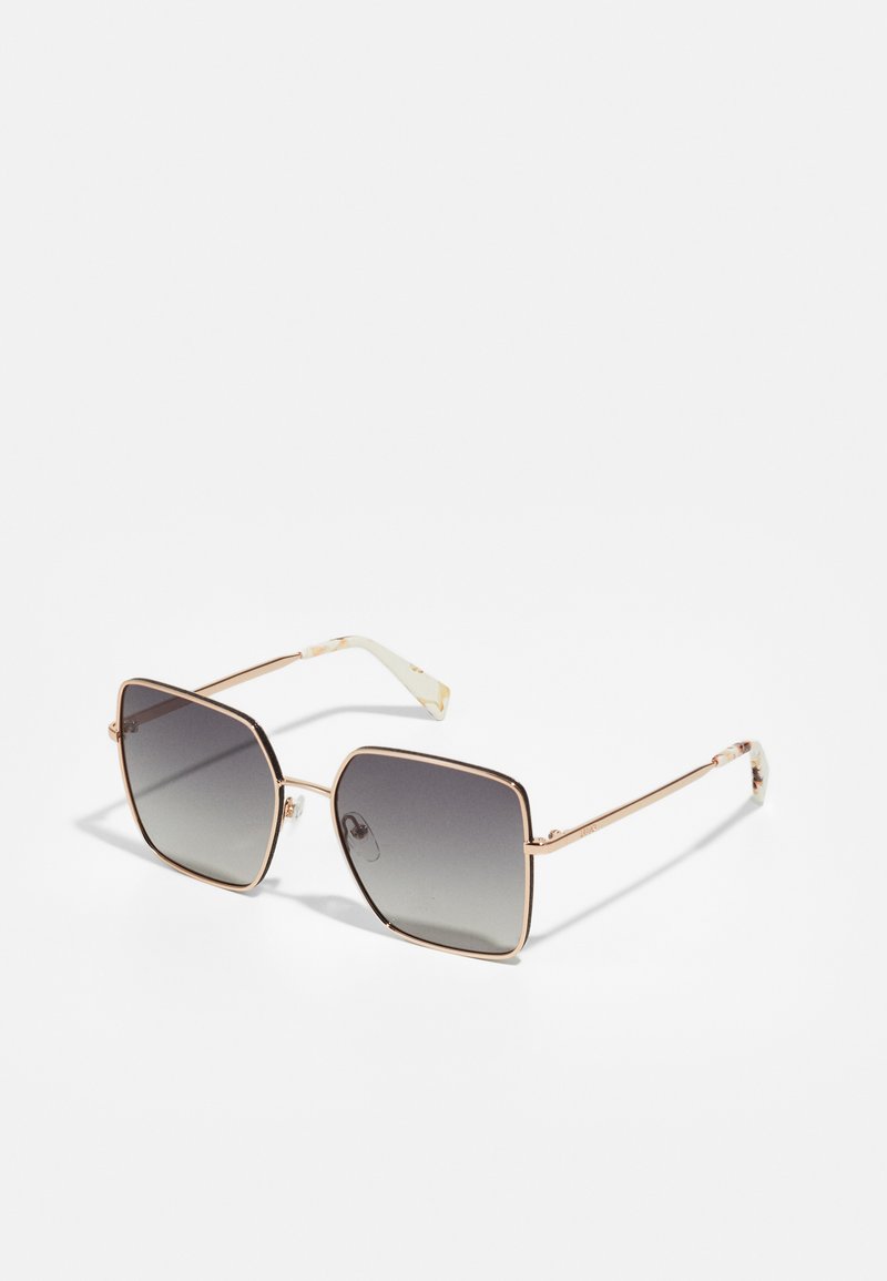 Metaliske guld firkantede solbriller med gradient mørke linser. Slanke stænger har et marmorering i hvid og beige.