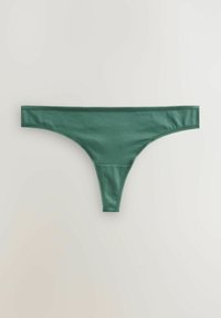 Roheline puuvillane string, millel on sile tekstuur, õhuke vöökoht ja lihtne elastne detail äärtes.