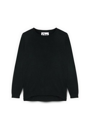 Schwarzer Strickpullover mit langen Ärmeln, Rundhalskragen und seitlichen Schlitzen. Weicher Stoff, einfaches Design und keine sichtbaren Muster oder Akzente.