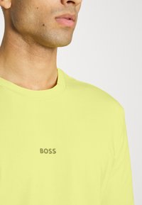BOSS TCHUP - T-shirt básica - bright yellow
