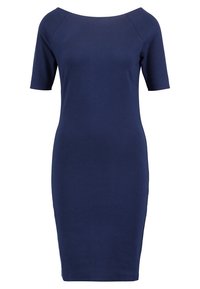 Mörkblå knälång åtsittande klänning med korta ärmar och en bred, rundad halsringning.