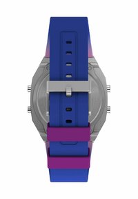 Orologio digitale con cinturino in silicone blu, cassa in acciaio inossidabile argentato e dettagli regolabili viola. Presenta un design a più pulsanti.