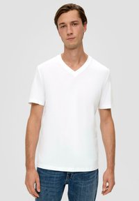 s.Oliver T-shirt basique - weiß
