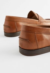Next PENNY LOAFERS WIDE FIT - Mokkasiner - tan brown