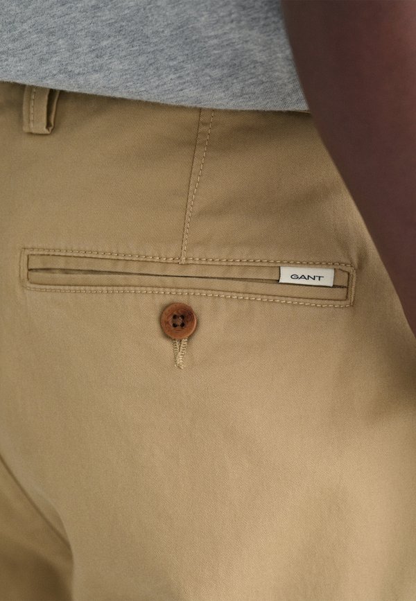 REG - Chinos - dark khaki3