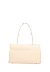 Beige lederen handtas met een gestructureerde vorm, een gladde textuur en een bovenhandgreep. Voorzien van een klep sluiting met subtiele stiksels.