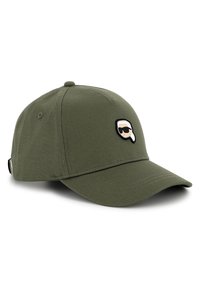 Olíva zöld baseball sapka, pamutból készült, ívelt napellenzővel. Elöljárója fekete és fehér hímzett logót tartalmaz.