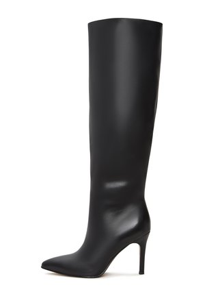 Zwarte leren knie-hoge stiletto laars met een spitse neus en een slanke, gladde oppervlakte. Beschikt over een hoge, slanke hak voor een verlengde silhoeet.