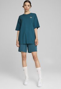Puma BETTER CLASSICS OVERSIZED TEE - Pamata T-krekls - cold green