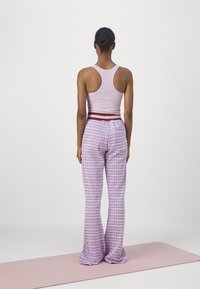 Puma LEMLEM PANT - Bukse - vivid violet