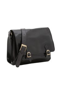 Borsa messenger in vernice nera con tracolla regolabile, due dettagli a fibbia e forma rettangolare, caratterizzata da una superficie liscia e lucida.