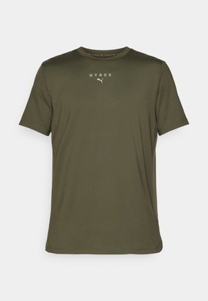 Oliven grønn treningst-skjorte i lett materiale, med rund hals og korte ermer. "HYROX"-logo og Puma-emblem på brystet.