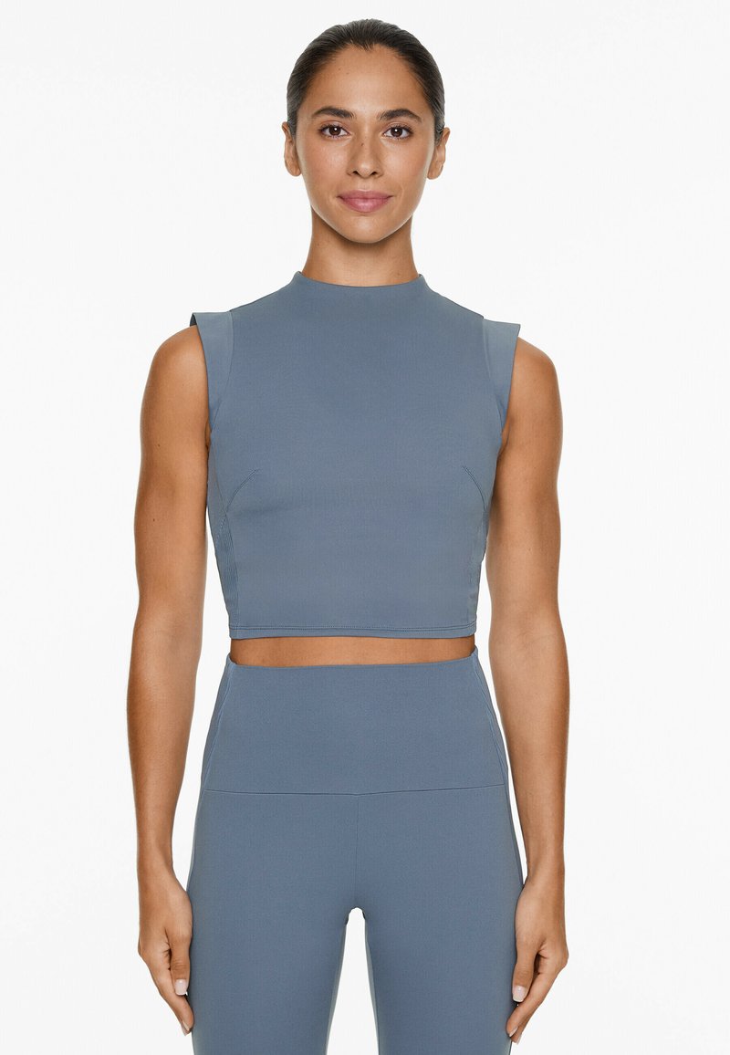 Bauchlos Top in Oxalis Blue