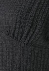 ONLY Petite ONLASTRID - Paprasti marškinėliai - black