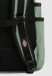 Dickies ASHVILLE UTILITY ROLL TOP - Ryggsäck - sea spray