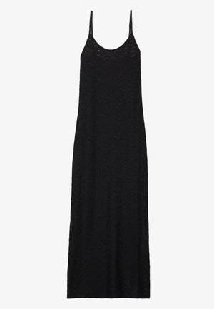 Fekete, ujjatlan maxiruházat texturált anyagból, kerek nyakkivágással és vékony pántokkal, amely a bokáig ér.