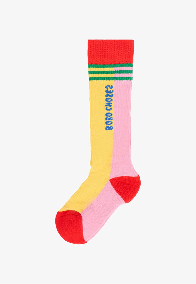 Skarpetki do kolan z czerwonym czubkiem, żółtymi i różowymi sekcjami oraz zielonymi akcentami w paski. Niebieski wzór tekstu na żółtej części. Wykonane z materiału bawełnianego.