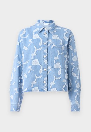 Blauwe denim shirt met witte bloemenborduring, kraag, lange mouwen en een borstzak. Bevat zilveren knopen in het midden.