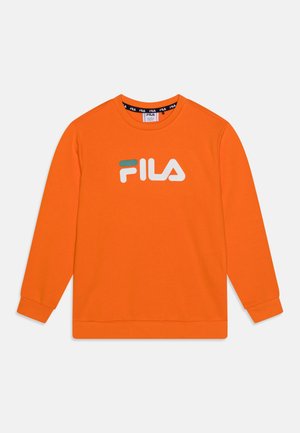 Felpa in pile arancione con maniche lunghe, polsini a costine e scollatura rotonda. Presenta un grande logo FILA bianco e verde sul davanti.